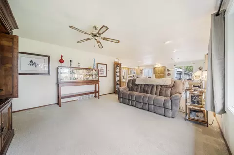 Living - 2135 Cloudview Ct, Appleton, WI 54914 photo 3 of 3