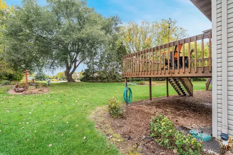 Exterior - 2135 Cloudview Ct, Appleton, WI 54914 photo 5 of 8