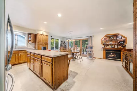 Kitchen - 2135 Cloudview Ct, Appleton, WI 54914 photo 4 of 5