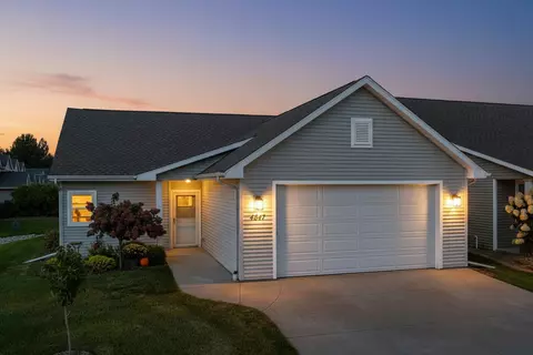 Exterior - 4847 N Mya Dr, Appleton, WI 54913 photo 3 of 10