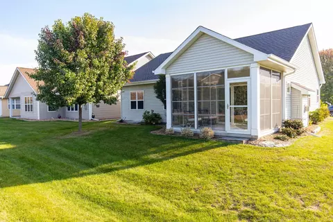 Exterior - 4847 N Mya Dr, Appleton, WI 54913 photo 2 of 10
