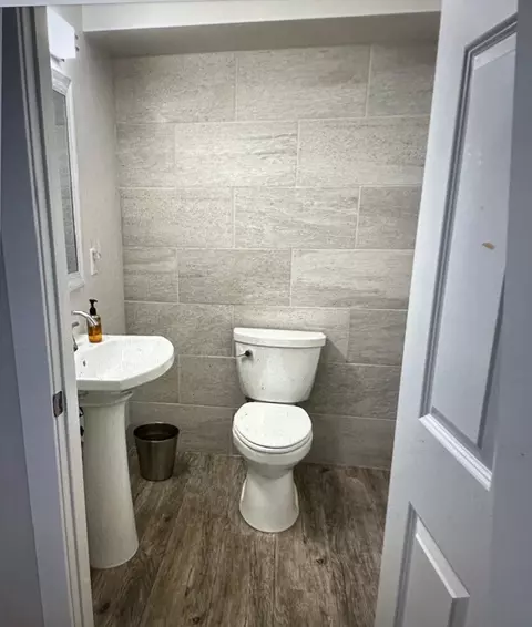 Bath - 4847 N Mya Dr, Appleton, WI 54913 photo 4 of 5