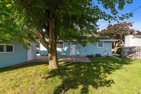 Exterior - 324 S Matthias St, Appleton, WI 54915 photo 5 of 6