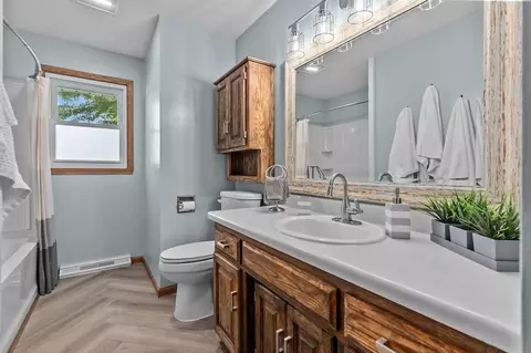Bath - 324 S Matthias St, Appleton, WI 54915 photo 3 of 4