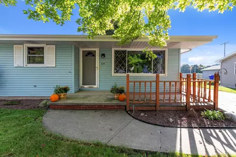 Exterior - 324 S Matthias St, Appleton, WI 54915 photo 1 of 6