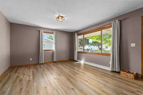 Living - 324 S Matthias St, Appleton, WI 54915 photo 1 of 6