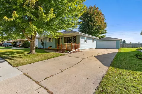 Exterior - 324 S Matthias St, Appleton, WI 54915 photo 2 of 6