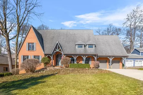 2060 Wintergreen Ct, Green Bay, WI 54304