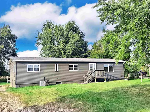 e9408 County Road North, New London, WI 54961