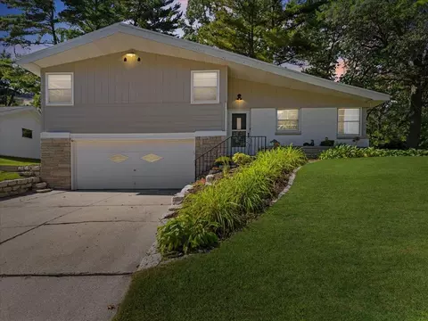 1019 Mt Mary Dr, Green Bay, WI 54311