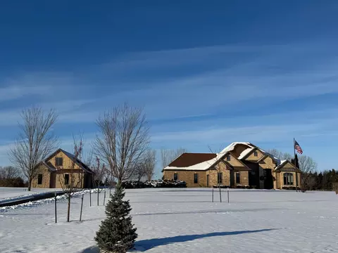 w3552 Equestrian Trail, Appleton, WI 54913 photo 2