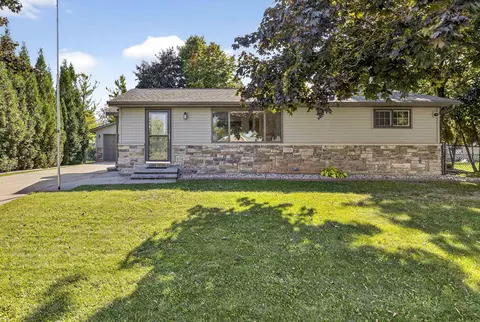 887 W Airport Rd, Menasha, WI 54952