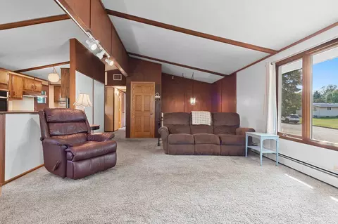 Living - 1344 E Zingler Ave, Shawano, WI 54166 photo 3 of 6