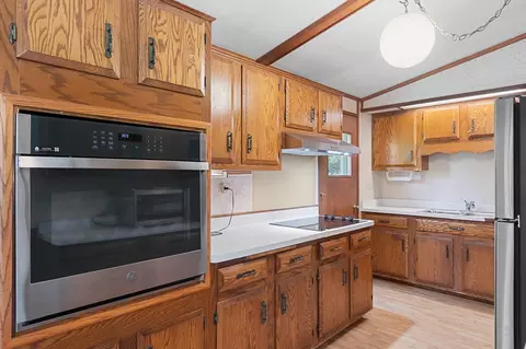 Kitchen - 1344 E Zingler Ave, Shawano, WI 54166 photo 2 of 5