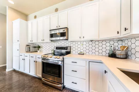 Kitchen - 2184 W Noelle Ln, Appleton, WI 54913 photo 5 of 6