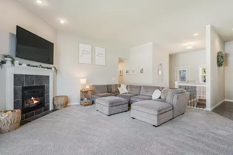 Living - 2184 W Noelle Ln, Appleton, WI 54913 photo 1 of 2