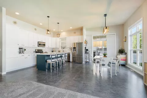 Kitchen - 2184 W Noelle Ln, Appleton, WI 54913 photo 4 of 6