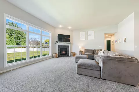 Living - 2184 W Noelle Ln, Appleton, WI 54913 photo 2 of 2