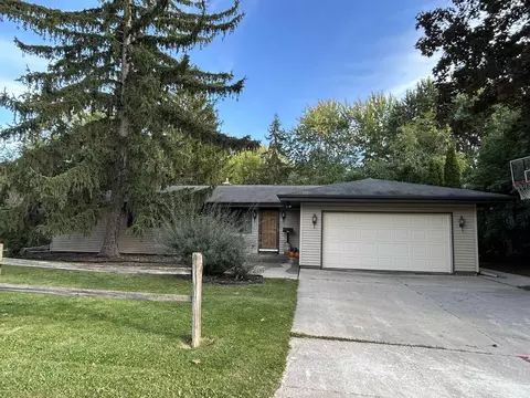 964 Hickory Ln, Neenah, WI 54956