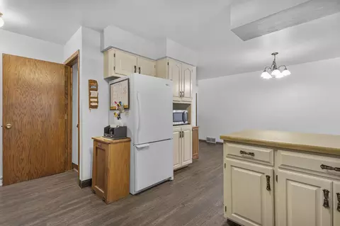 Kitchen - 602 S Goldenrod Dr, Appleton, WI 54914 photo 3 of 3