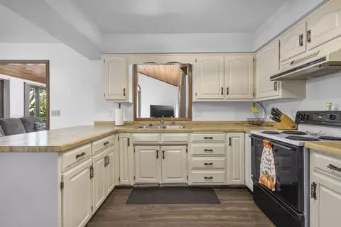 Kitchen - 602 S Goldenrod Dr, Appleton, WI 54914 photo 2 of 3