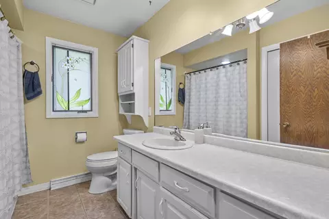 Bath - 602 S Goldenrod Dr, Appleton, WI 54914 photo 1 of 2