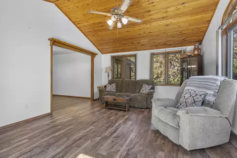 Living - 602 S Goldenrod Dr, Appleton, WI 54914 photo 5 of 5