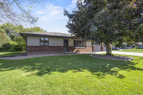 Exterior - 602 S Goldenrod Dr, Appleton, WI 54914 photo 2 of 7