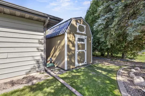 Exterior - 602 S Goldenrod Dr, Appleton, WI 54914 photo 4 of 7