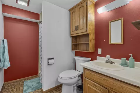 Bath - 602 S Goldenrod Dr, Appleton, WI 54914 photo 2 of 2