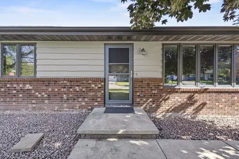 Exterior - 602 S Goldenrod Dr, Appleton, WI 54914 photo 3 of 7