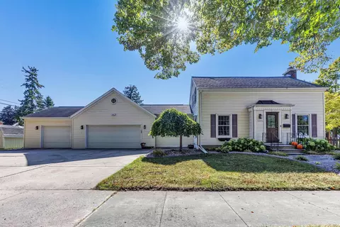 1095 Minahan St, Green Bay, WI 54303