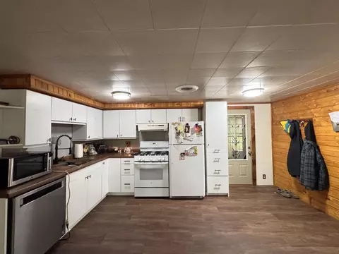 Kitchen - n7904 County Road G, Iola, WI 54945 photo 2 of 2