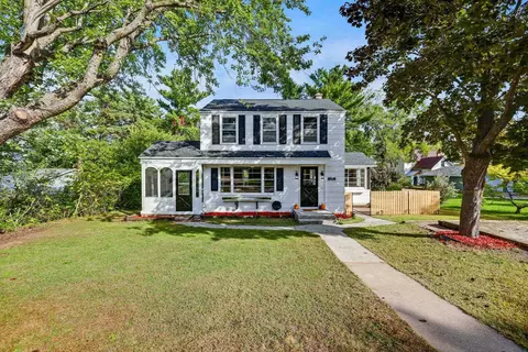 110 W Sumner St, Weyauwega, WI 54983