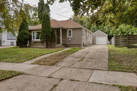 905 Evans St, Oshkosh, WI 54901