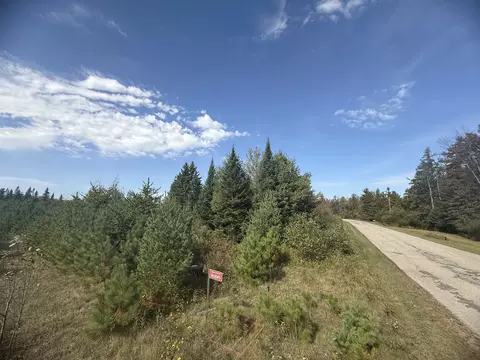 N6849 Jimtown Road, Menominee, MI 49858