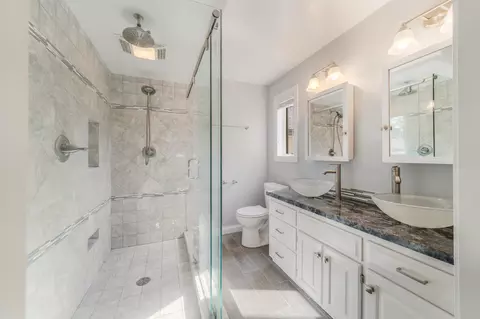 Bath - 3339 S Blue Spruce Ln, Appleton, WI 54915 photo 1 of 3