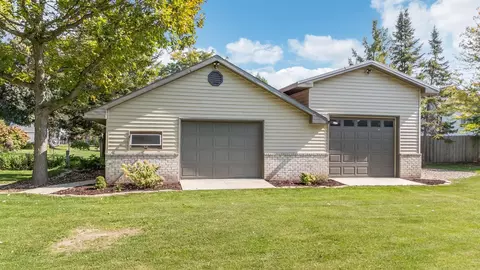 Exterior - 3339 S Blue Spruce Ln, Appleton, WI 54915 photo 9 of 13