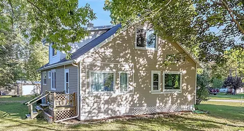990 Bayview Rd, Neenah, WI 54956