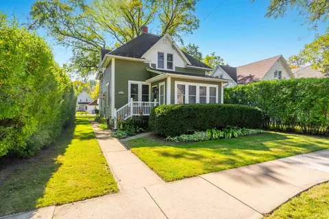 Exterior - 1119 W Lawrence St, Appleton, WI 54914 photo 2 of 12
