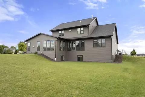 Exterior - 4295 N Bountiful Ln, Appleton, WI 54913 photo 4 of 8