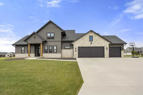 Exterior - 4295 N Bountiful Ln, Appleton, WI 54913 photo 3 of 8