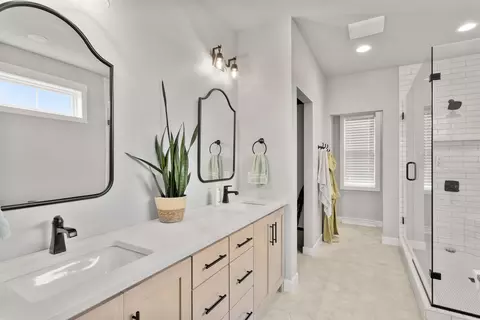 Bath - 4295 N Bountiful Ln, Appleton, WI 54913 photo 1 of 5