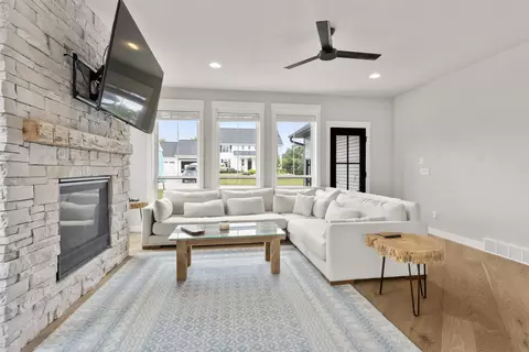 Living - 4295 N Bountiful Ln, Appleton, WI 54913 photo 4 of 6