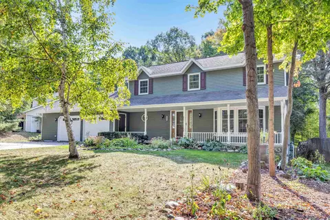 2856 Sleepy Hollow Dr, Green Bay, WI 54311