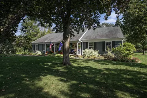 1760 Lake Breeze Rd, Oshkosh, WI 54904