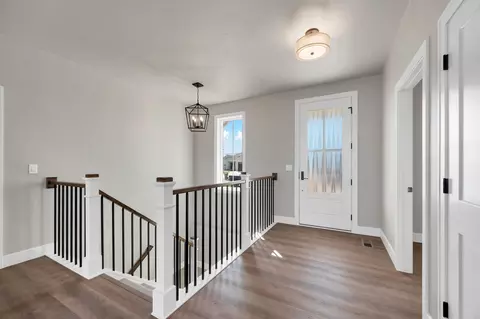 Entry Way - 287 Kerrigan Dr, Wrightstown, WI 54180 photo 2 of 10