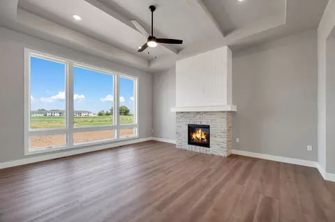 Living - 287 Kerrigan Dr, Wrightstown, WI 54180 photo 3 of 9