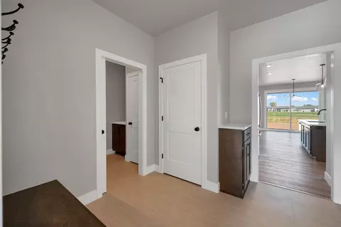 Entry Way - 287 Kerrigan Dr, Wrightstown, WI 54180 photo 6 of 10