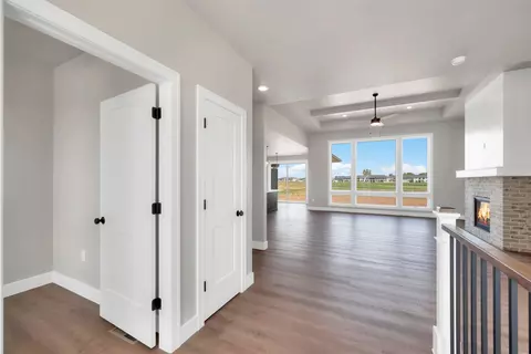 Entry Way - 287 Kerrigan Dr, Wrightstown, WI 54180 photo 3 of 10